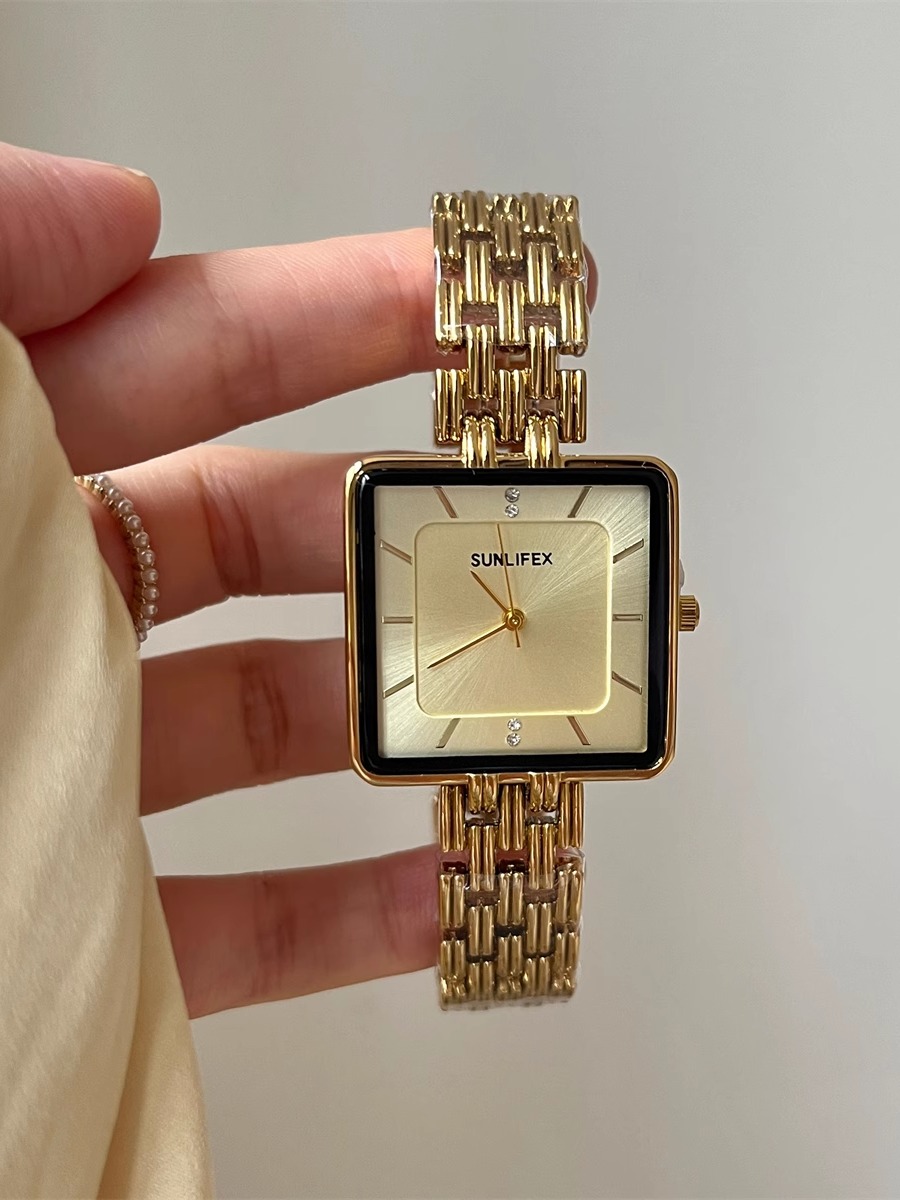 Luxury Watch In Hong Kong - Retro Hong Kong style large dial