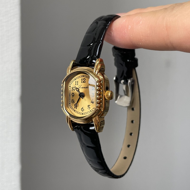 Vintage Oval Women's Quartz Wa - Luxury Watch Gold And Black recension och pris