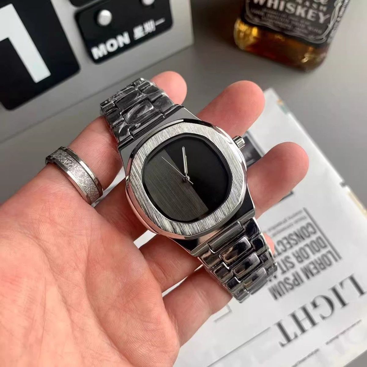 Custom Logo Men's Quartz Watch - Luxury Watch Brand recension och pris